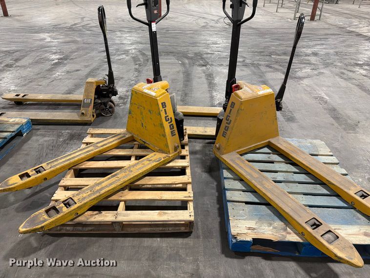 image for item FC3164 (6) pallet jacks