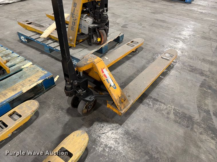 image for item FC3164 (6) pallet jacks