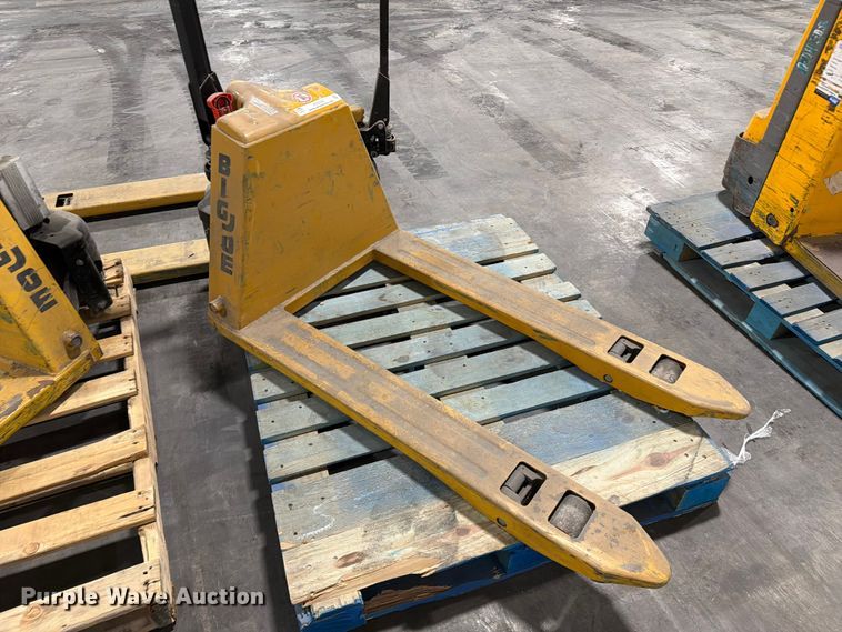 image for item FC3164 (6) pallet jacks