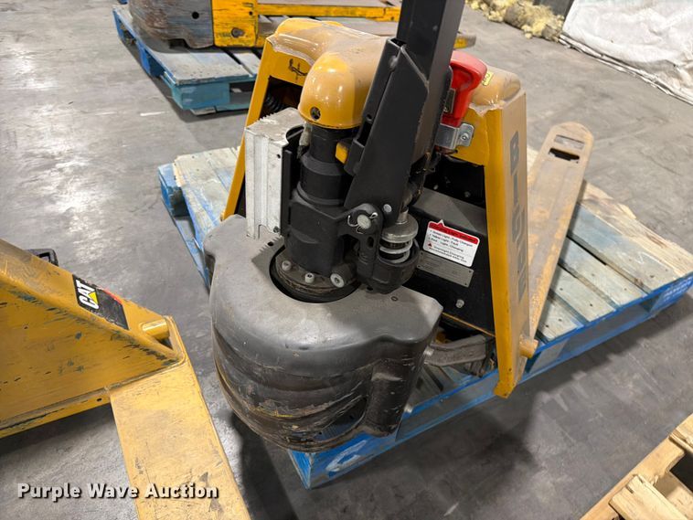 image for item FC3164 (6) pallet jacks