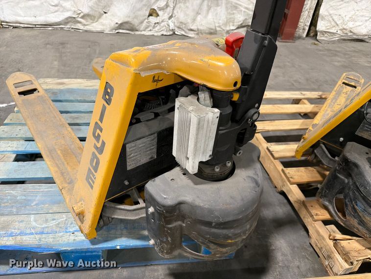 image for item FC3164 (6) pallet jacks