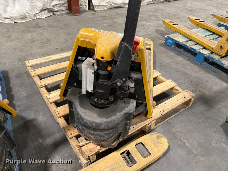 image for item FC3164 (6) pallet jacks