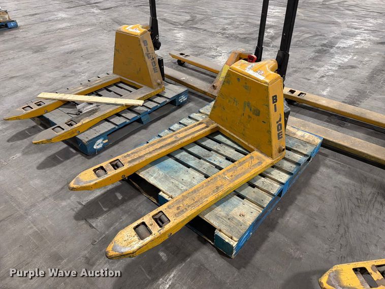 image for item FC3164 (6) pallet jacks