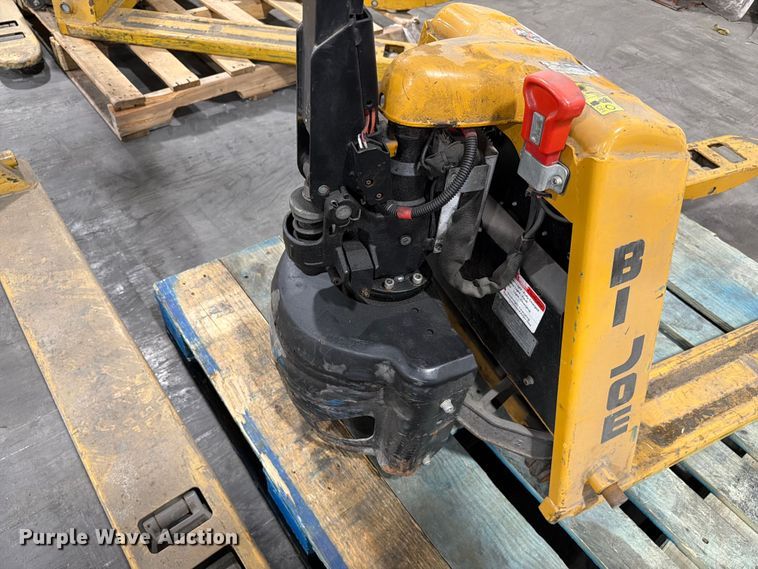 image for item FC3164 (6) pallet jacks
