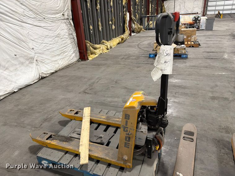 image for item FC3164 (6) pallet jacks