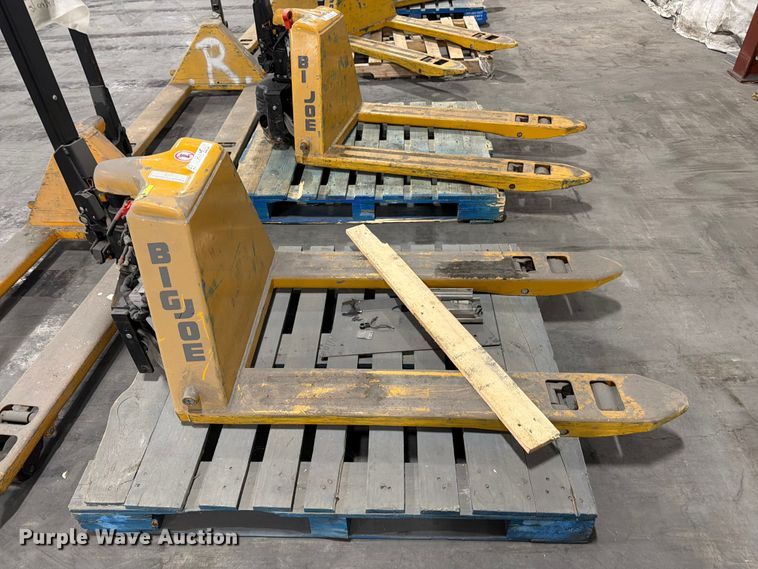 image for item FC3164 (6) pallet jacks