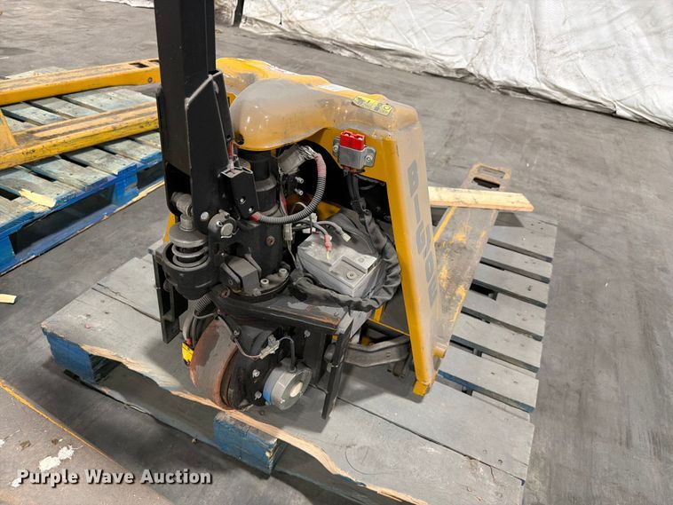 image for item FC3164 (6) pallet jacks