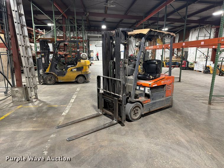 Toyota 7FBEU15 forklift