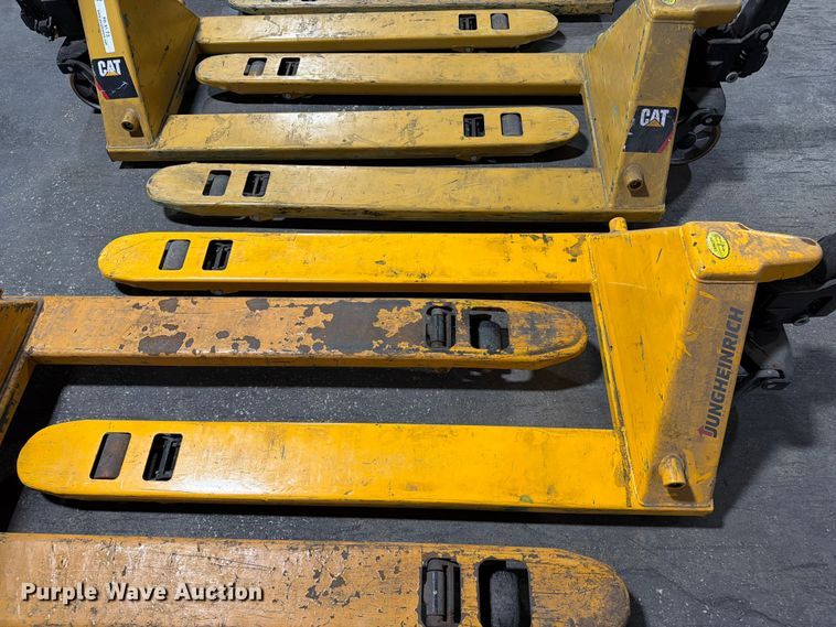 image for item FC3173 (6) pallet jacks