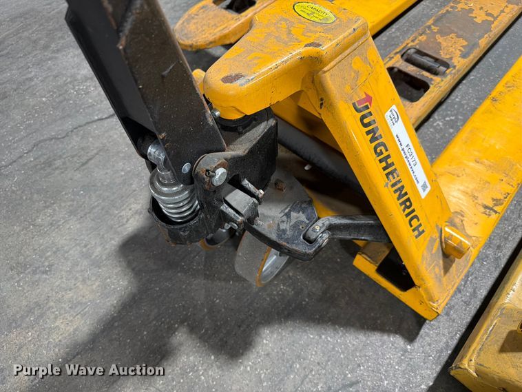 image for item FC3173 (6) pallet jacks