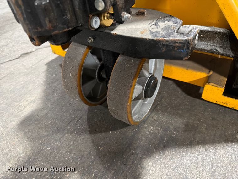 image for item FC3173 (6) pallet jacks
