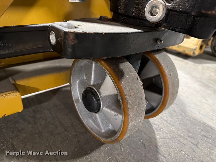 image for item FC3173 (6) pallet jacks