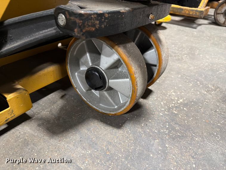 image for item FC3173 (6) pallet jacks