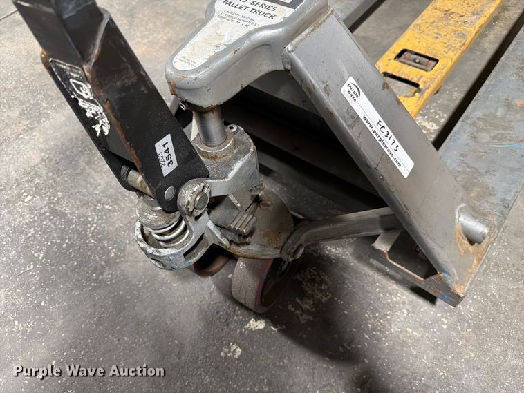 image for item FC3173 (6) pallet jacks