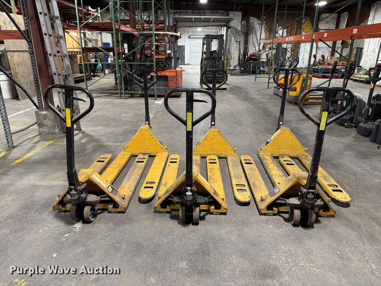 image for item FC3174 (6) Caterpillar pallet jacks