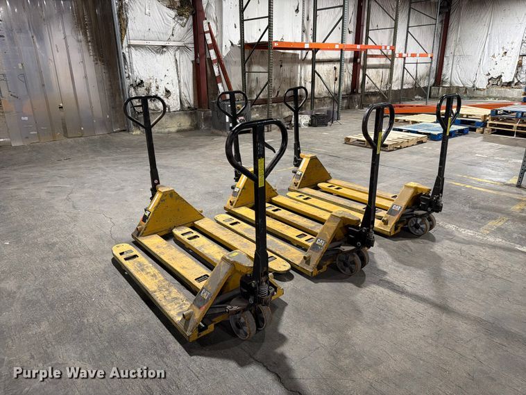 image for item FC3174 (6) Caterpillar pallet jacks
