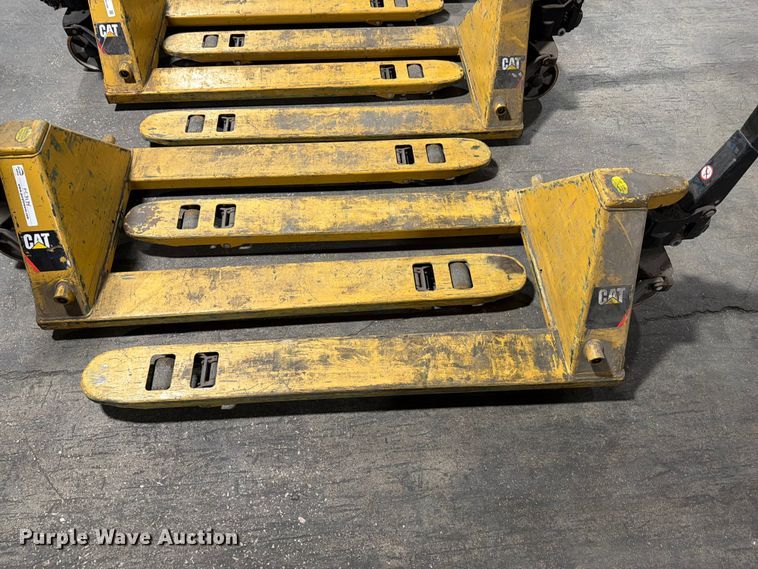image for item FC3174 (6) Caterpillar pallet jacks