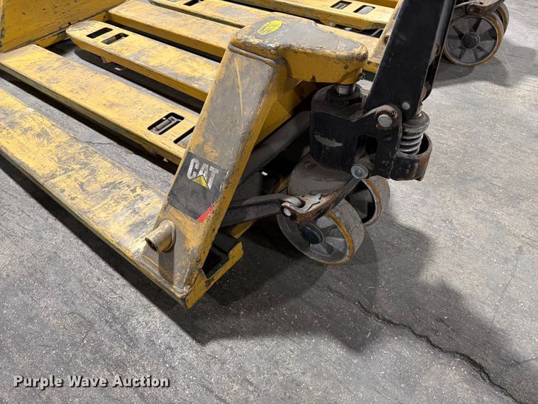 image for item FC3174 (6) Caterpillar pallet jacks