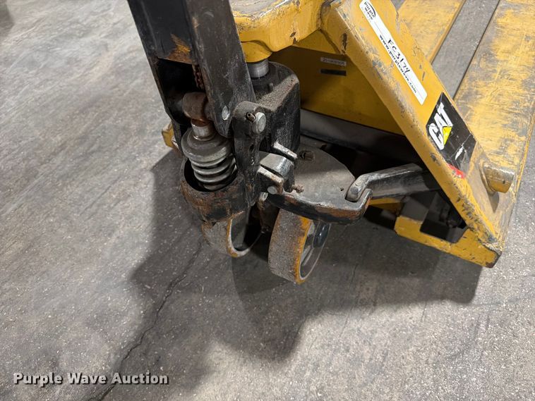 image for item FC3174 (6) Caterpillar pallet jacks