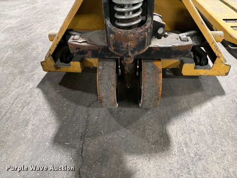 image for item FC3174 (6) Caterpillar pallet jacks