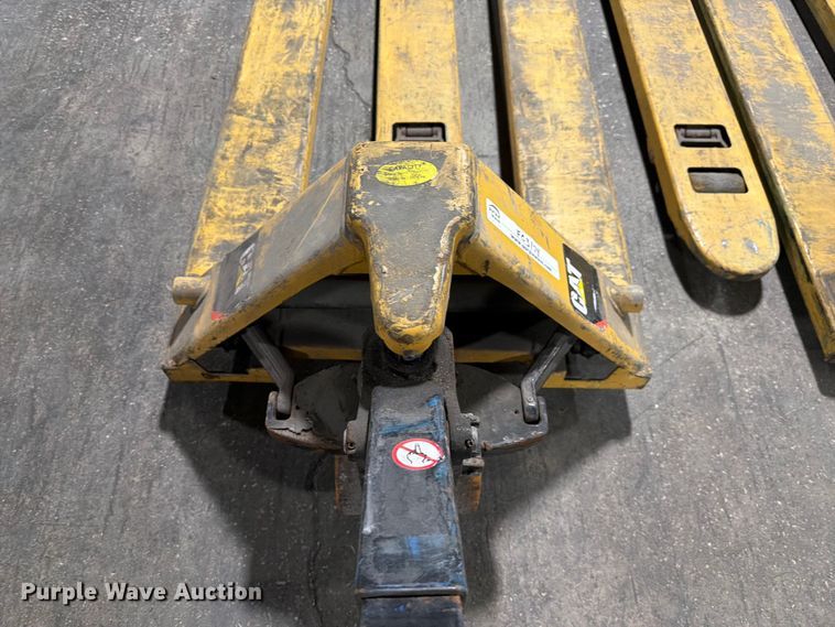 image for item FC3174 (6) Caterpillar pallet jacks
