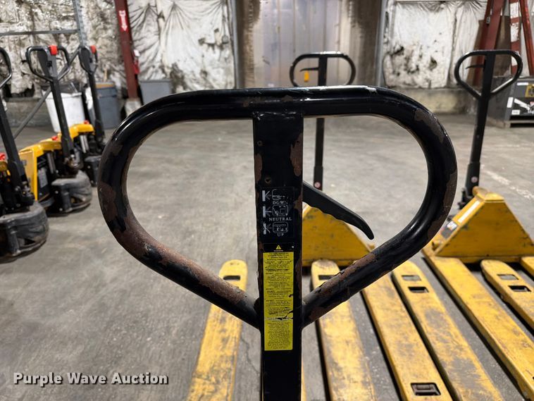 image for item FC3174 (6) Caterpillar pallet jacks