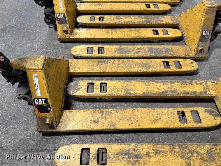 image for item FC3174 (6) Caterpillar pallet jacks