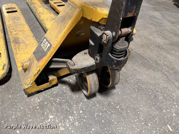 image for item FC3174 (6) Caterpillar pallet jacks