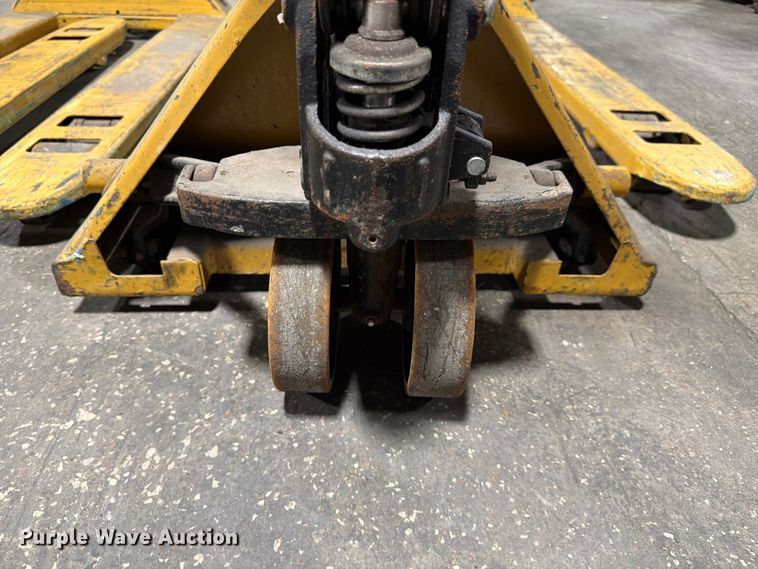 image for item FC3174 (6) Caterpillar pallet jacks