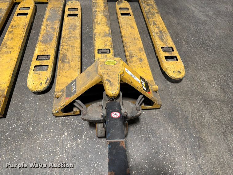 image for item FC3174 (6) Caterpillar pallet jacks