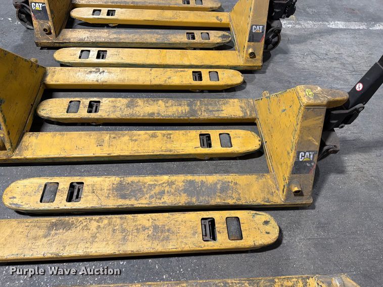 image for item FC3174 (6) Caterpillar pallet jacks