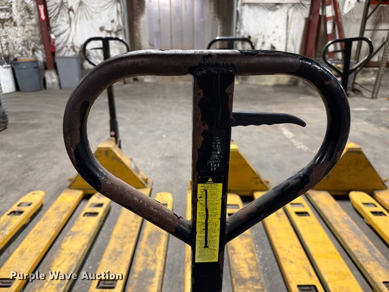 image for item FC3174 (6) Caterpillar pallet jacks