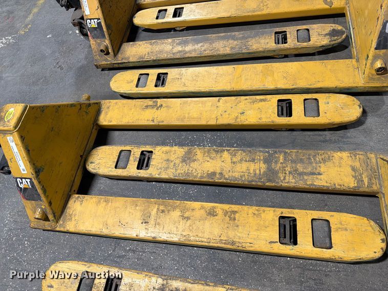image for item FC3174 (6) Caterpillar pallet jacks