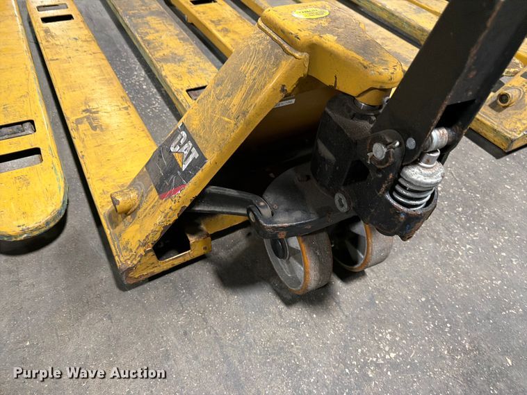 image for item FC3174 (6) Caterpillar pallet jacks
