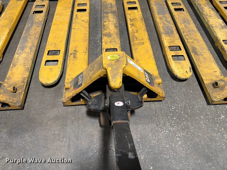 image for item FC3174 (6) Caterpillar pallet jacks