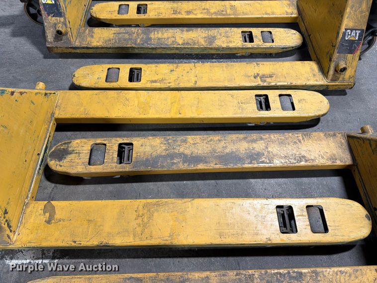 image for item FC3174 (6) Caterpillar pallet jacks