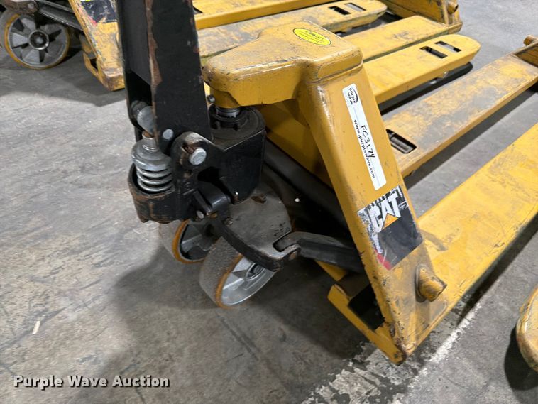 image for item FC3174 (6) Caterpillar pallet jacks