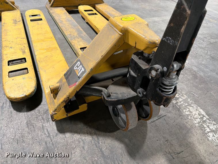 image for item FC3174 (6) Caterpillar pallet jacks