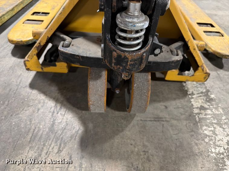 image for item FC3174 (6) Caterpillar pallet jacks