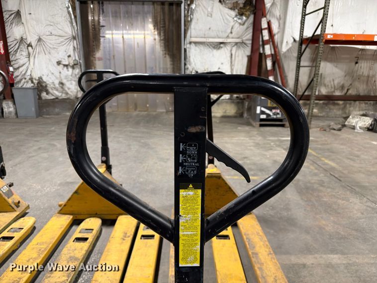 image for item FC3174 (6) Caterpillar pallet jacks