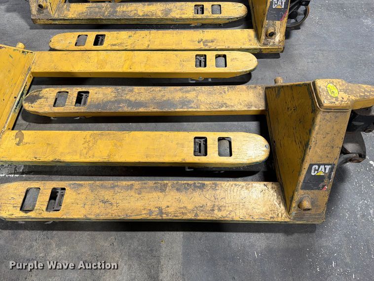 image for item FC3174 (6) Caterpillar pallet jacks
