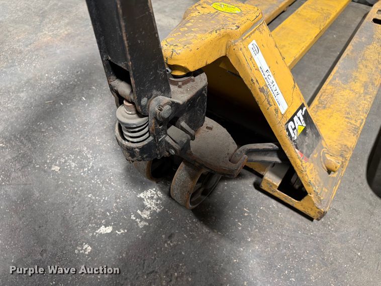 image for item FC3174 (6) Caterpillar pallet jacks