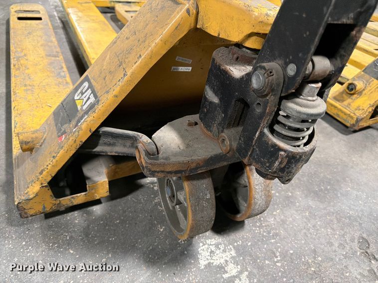 image for item FC3174 (6) Caterpillar pallet jacks