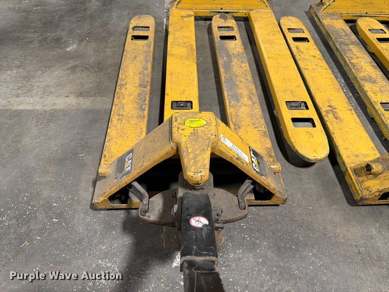 image for item FC3174 (6) Caterpillar pallet jacks