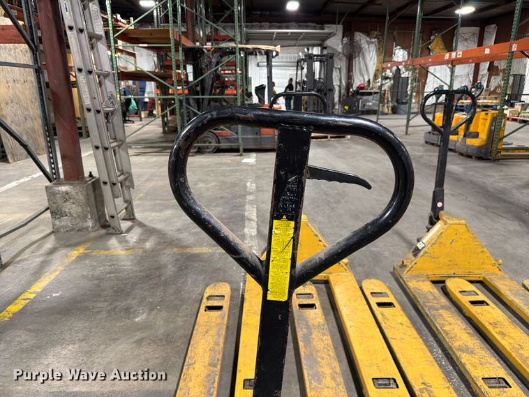 image for item FC3174 (6) Caterpillar pallet jacks
