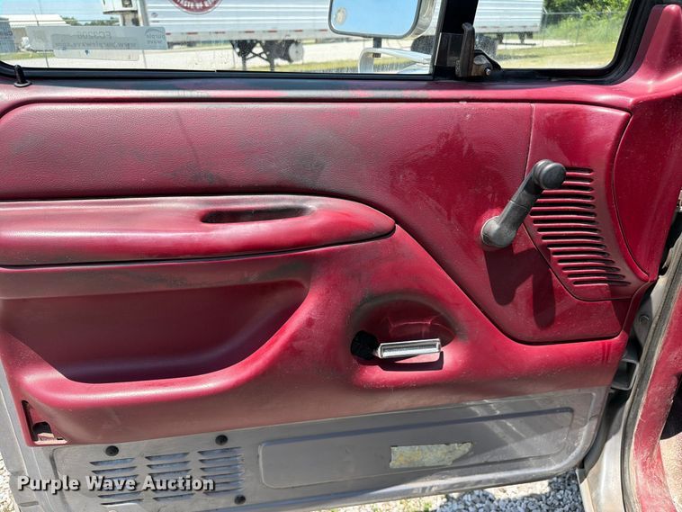 image for item FC3206 1994 Ford F150 pickup truck