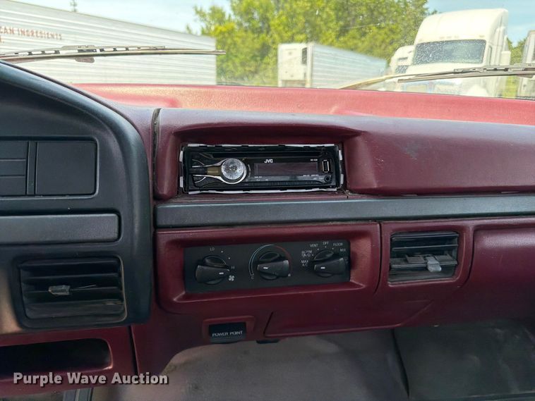 image for item FC3206 1994 Ford F150 pickup truck