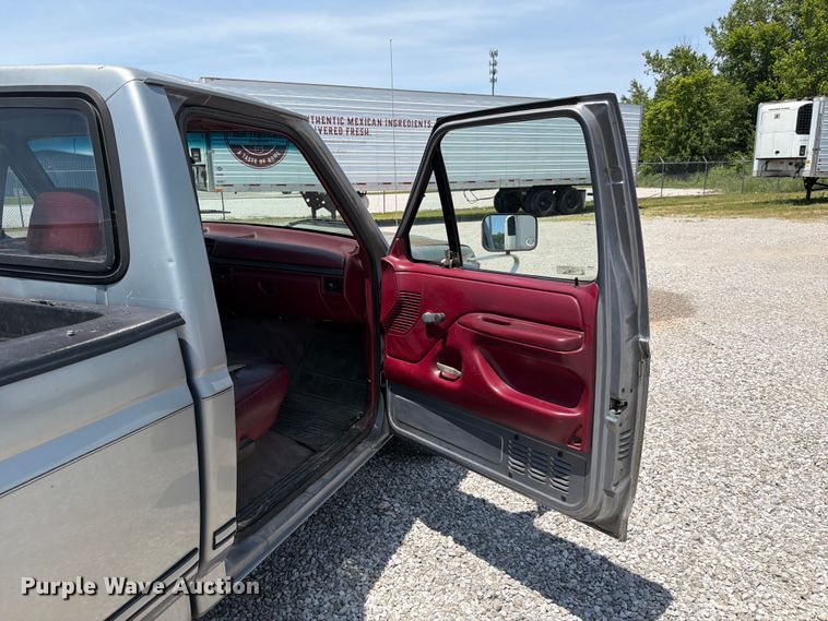 image for item FC3206 1994 Ford F150 pickup truck