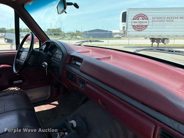 image for item FC3206 1994 Ford F150 pickup truck