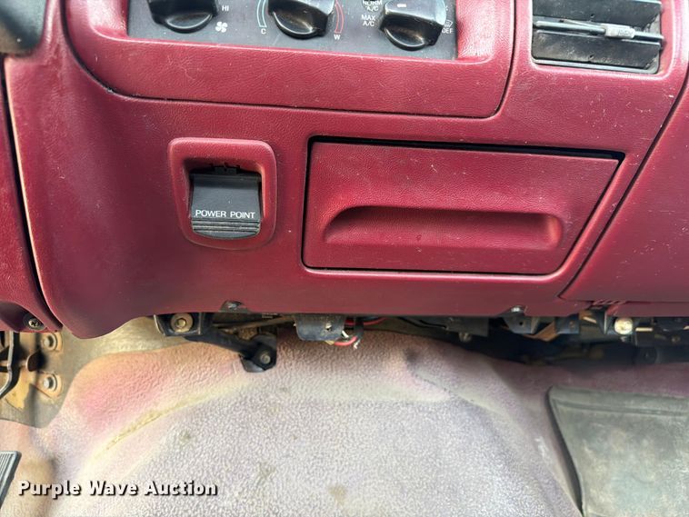 image for item FC3206 1994 Ford F150 pickup truck